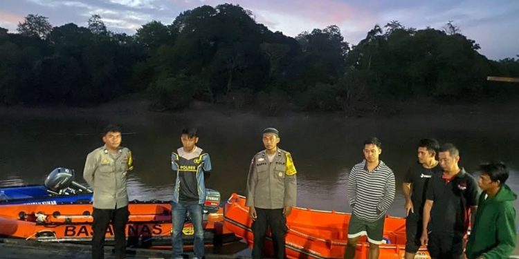 Perahu Muat Sawit Karam di Sungai Belayan, Seorang Warga Hilang