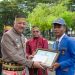 Bupati Pinrang Serahkan Penghargaan Pendidikan di Hardiknas 