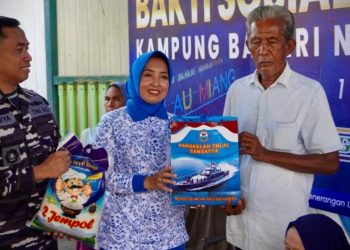 Baksos di Pulau Miang, Lanal Sangatta Salurkan Sembako dan MBG