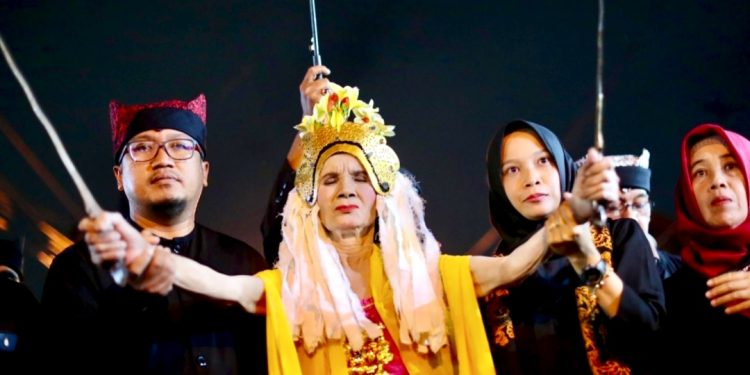 Ritual Adat Seblang Bakungan Banyuwangi Diserbu Wisatawan