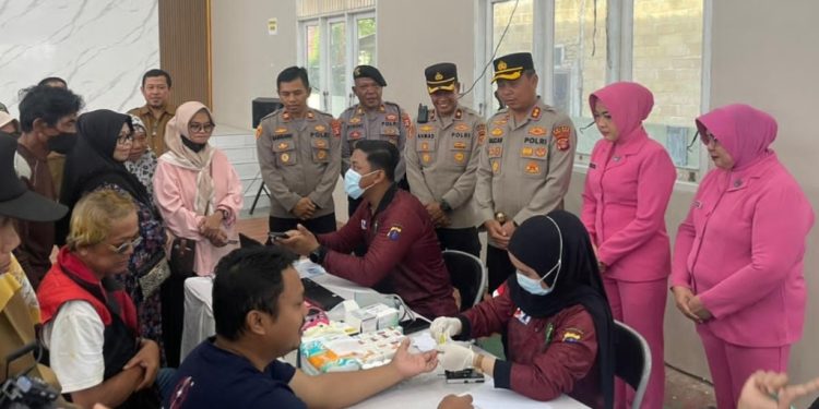 Pengobatan Gratis Polres Kutai Timur di Sangatta Selatan Diikuti Ratusan Warga