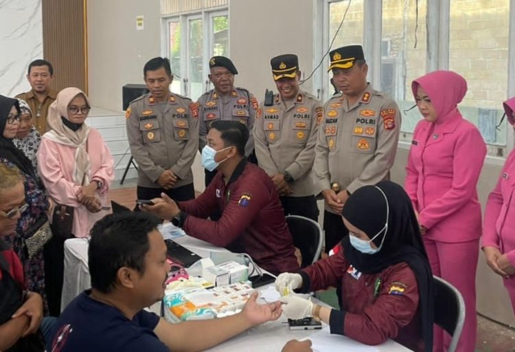 Pengobatan Gratis Polres Kutai Timur di Sangatta Selatan Diikuti Ratusan Warga 