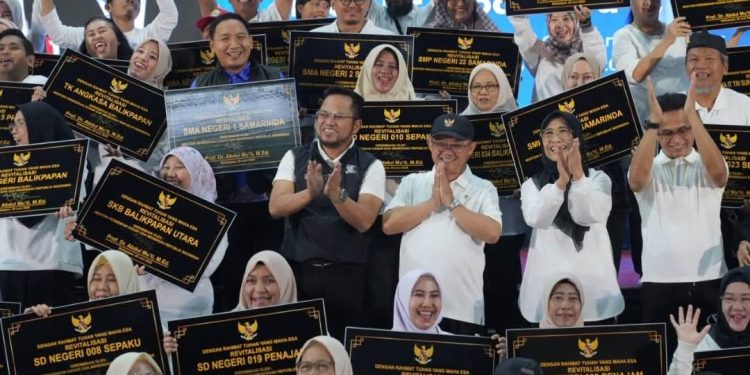 Resmikan 102 Sekolah Revitalisasi di Tiga Daerah, Ini Pesan Mendikdasmen