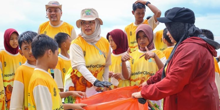 Aksi Bersih Pantai Tanah Merah, Jaga Ekosistem Pesisir Penyangga Kawasan IKN
