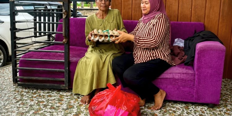 Sakunar Silent Community Bagikan Sembako dan Santunan Anak Yatim di Sangatta